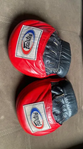 Manopla/ aparador FAIRTEX Muay Thai 