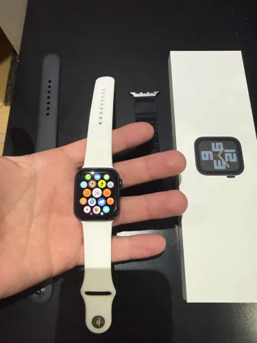 Apple Watch SE 2ª Geração 40mm Preto + Caixa + 3 Pulseiras