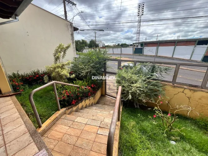 Casa à venda no bairro Vila Olímpica