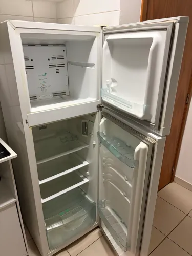 Vendo geladeira Frost free - usada 