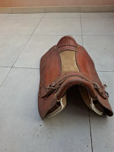 Sela usada de cavalos