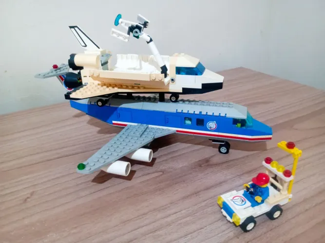 Avião com nave espacial de Lego original - Brinquedo de montar - De 599 por R$ 499