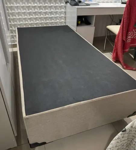 Box de solteiro com colchão simples 