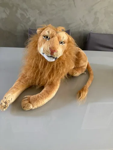 Leão de pelúcia para festa