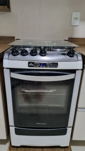 Fogão e exaustor Electrolux