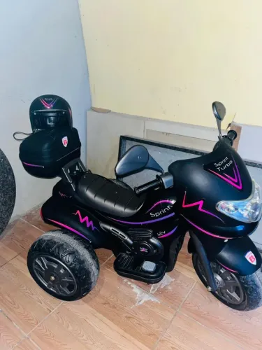 Moto elétrica infantil
