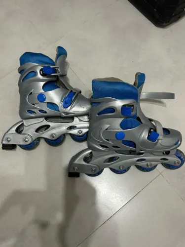 Patins cinza adulto novíssimo