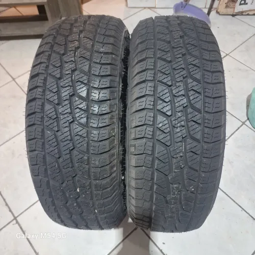Vendo 02 pneus 205/65 aro 15 A/T Westlake ótima qualidade Palio weekend Saveiro Cross etc.