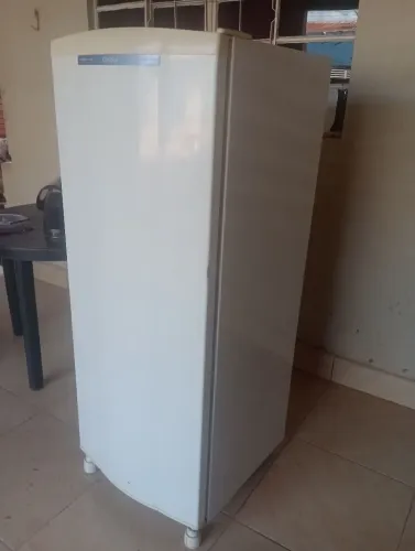 Geladeira funciona perfeitamente Entrego