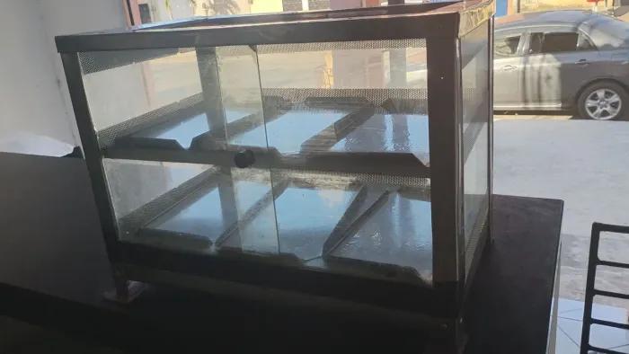 Vendo vitrine de salgados em ótimo estado de uso 250 reais