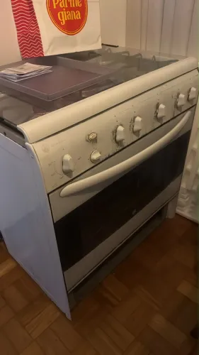 Fogão 5 bocas bem usado 