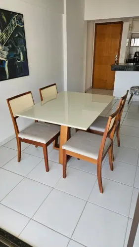 Conjunto Mesa de jantar com 4 cadeiras