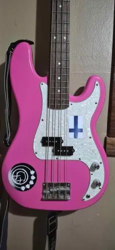 Baixo Strienberg Rosa estilo blink 182