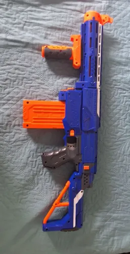 Lançador de dardos NERF Retaliator