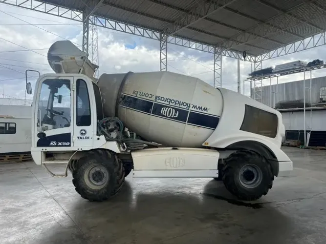 MOTOBETONEIRA MISTURADORA CONCRETO DBX50 (5,0 m3)