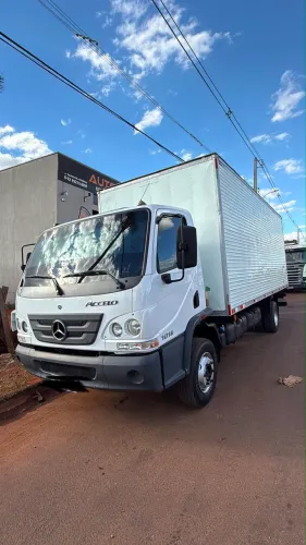 Caminhão Mercedes 1016 acello Branco
