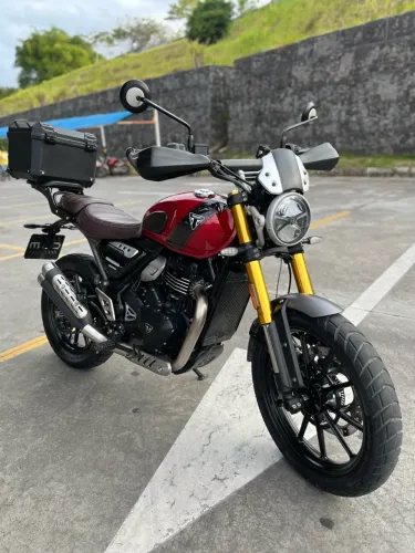 Triumph Scrambler 400x vermelha 