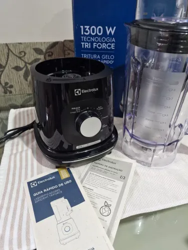 Liquidificador Eletrolux 1300W 3,2L Efficient com Triforce 12 Velocidades Preto NOVO!