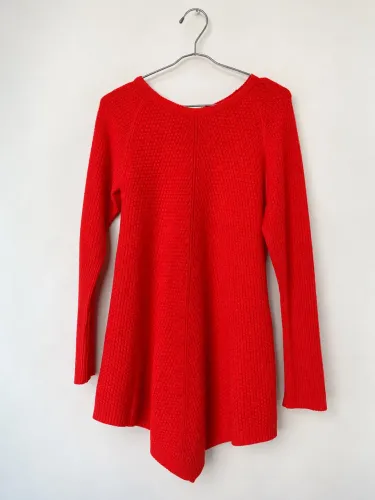 Blusa de Tricô Assimétrica Manga Longa