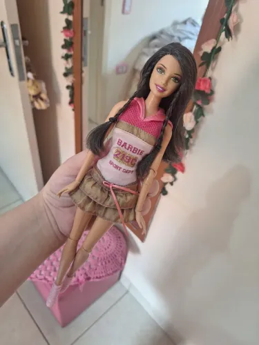 Barbie Fashionista Teresa Sporty 