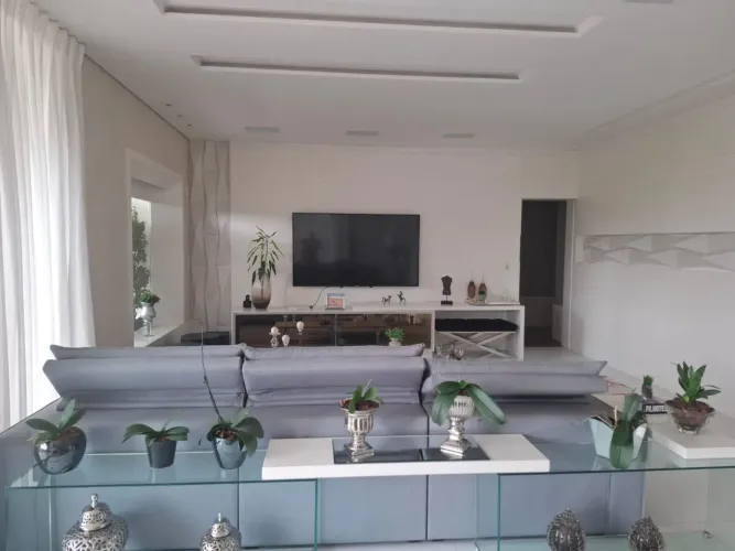 Imóvel para venda possui 408 metros quadrados com 4 quartos em Moema - São Paulo - SP