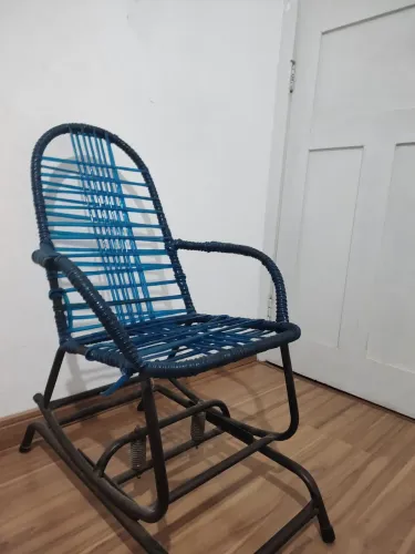 Cadeira de balanço pequena