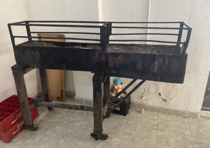 Churrasqueira reforçada ,fabricada de pára-choque de caminhão