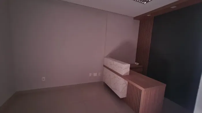 ALUGO sala comercial com divisórias, aprox. 52m² área - Av. Hist. Rub. de Mendonça - Cuiab