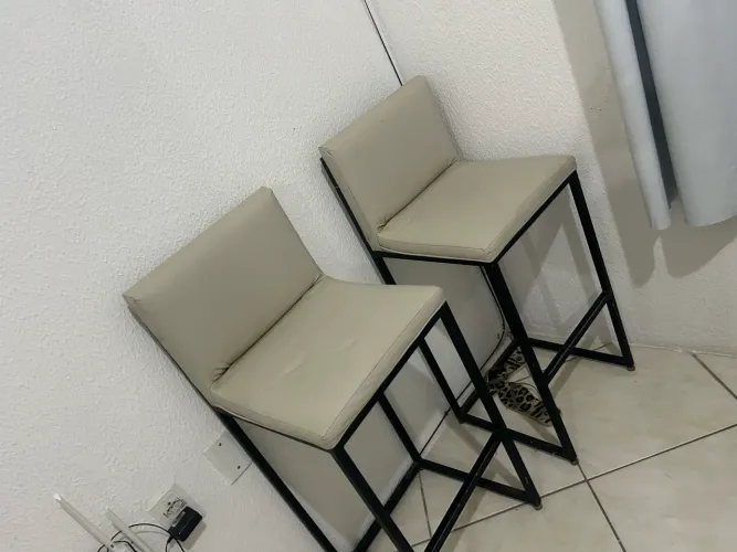 cadeiras acolchoadas bege