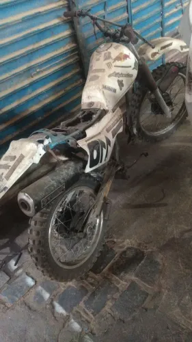 Quadro Honda XL com algumas peças 