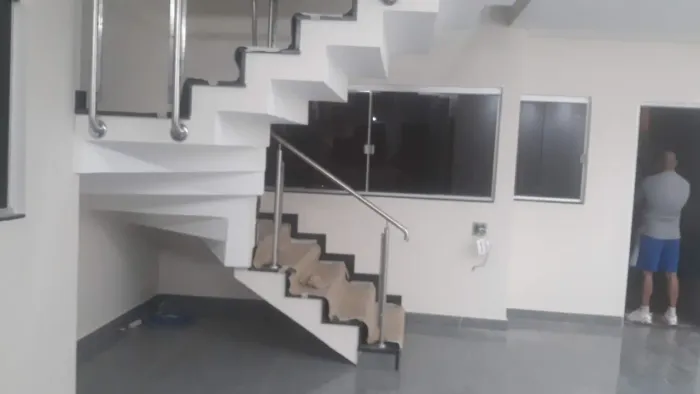 Faço escadas em concreto armado