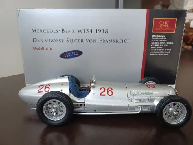 Miniatura Mercedes CMC