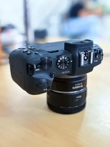canon rp com 50mm e adaptador 7artisans