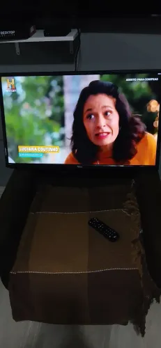Vende-se tv philco 28 polegadas led semi nova