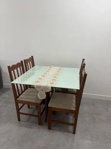 Mesa quadrada com 4 cadeiras