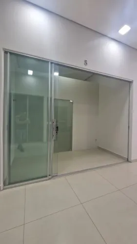 Alugo Sala comercial em galeria de serviços no Riacho Fundo 2