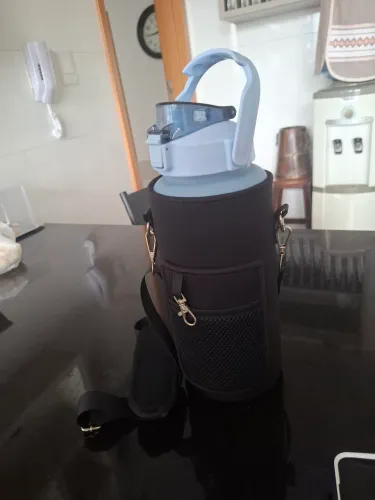 VENDO GARRAFA 2L ACADEMIA + SUPORTE PARA CELULAR E CHAVES