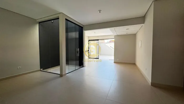 Sobrado à Venda no Villa Branca em Jacareí/SP Excelente oportunidade para quem busca confo