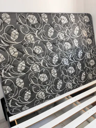 Cama e colchão de casal padrão 500,00