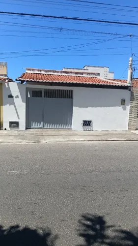 Casa em Neópolis, 3 quartos, excelente localização.