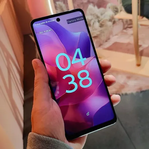 VENDO MOTO G24- lilas 8 meses de uso