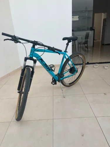 Bicicleta aro 29 KSW 9V freio hidráulico trava E K7 11/40