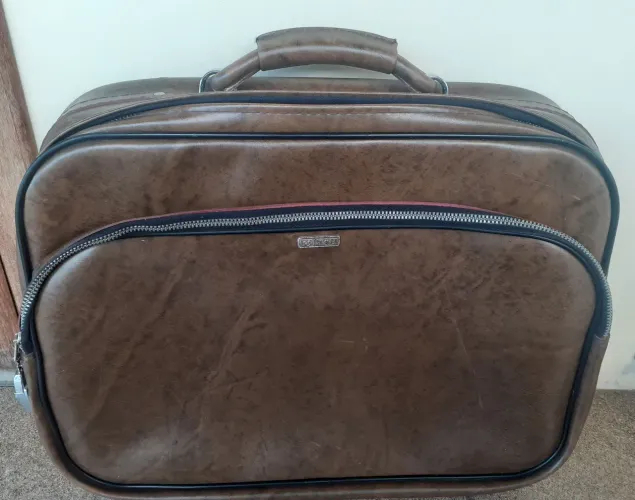 Mala de mão vintage em couro legítimo 