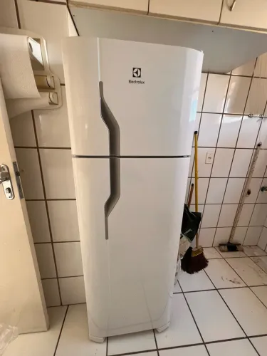 Geladeira 1 ano de uso 260L