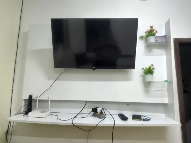 Painel de TV suspenso