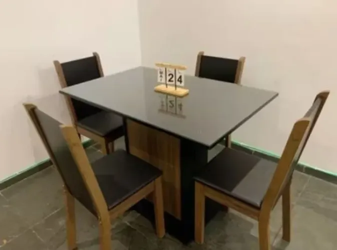 Mesa de jantar 4 cadeiras com tampo de vidro