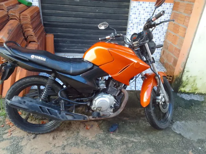 Moto Yamaha fctor laranja