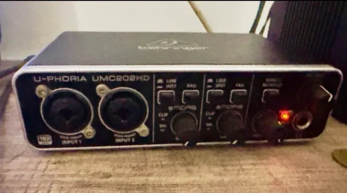 Interface de áudio behringer UMC 202hd
