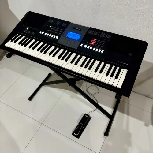 Teclado Yamaha PSR-E423 + acessórios 