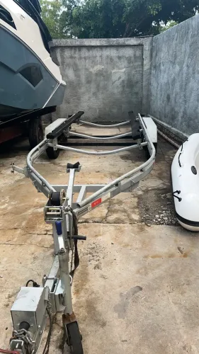 CARRETA RODOVIÁRIA DE LANCHA/ BOTE ATÉ 24,25 pés.